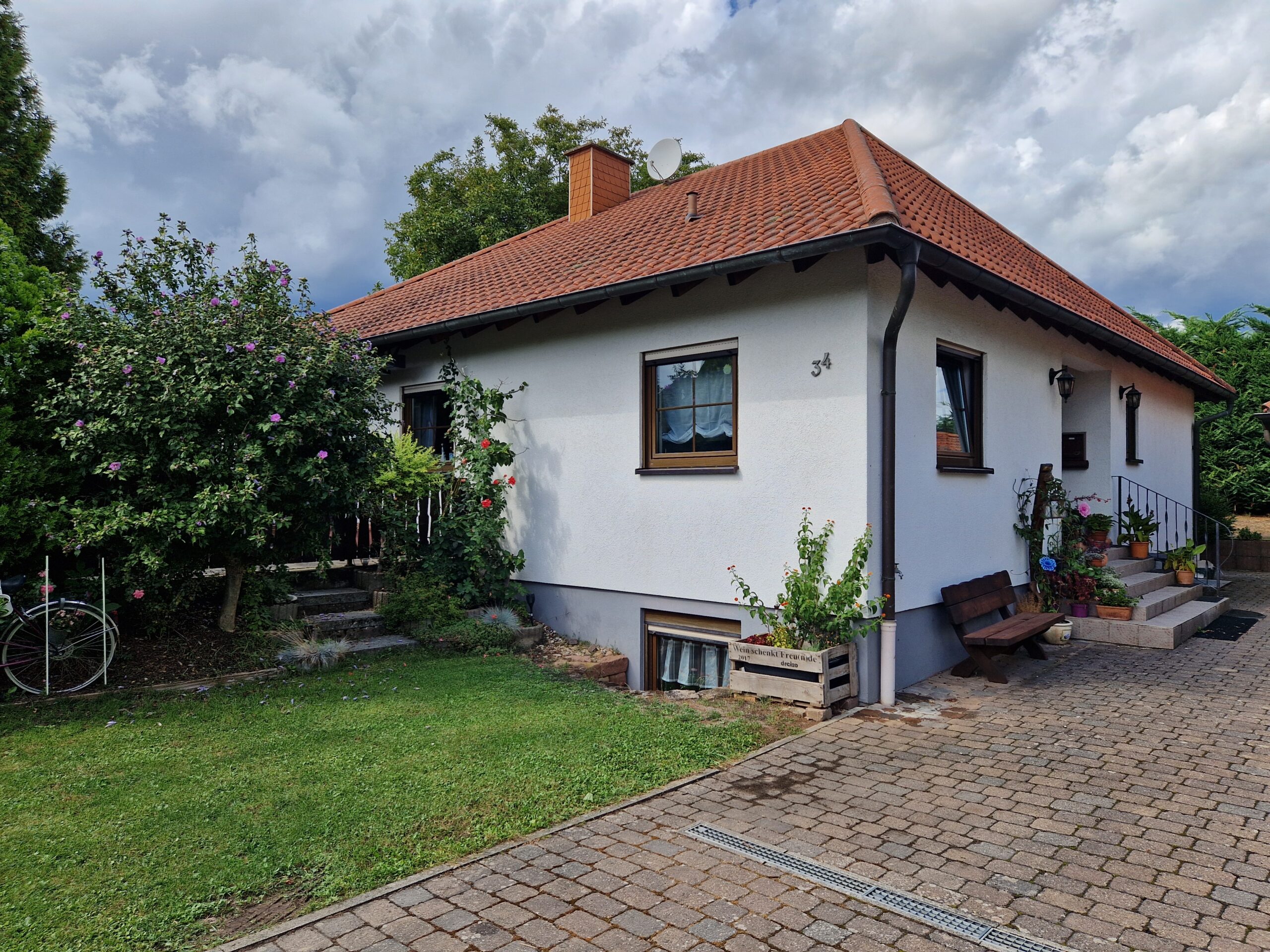 Mehr über den Artikel erfahren Gepflegtes Einfamilienhaus mit Ausbaupotential in Feldrandlage von Duttweiler